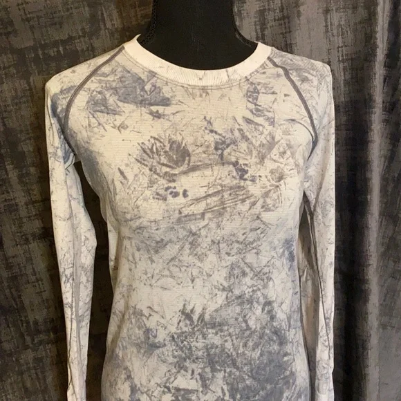 NEW LULULEMON SWIFTLY TECH TIE DYE LONGSLEEVEđź’™ - Picture 1 of 14